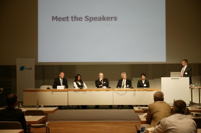 Deutsche-Politik-News.de | Looking back: Panel discussion at a previous conference