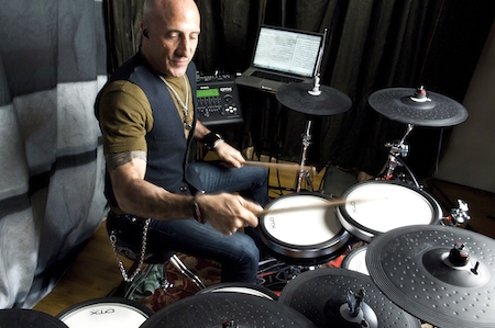 Einkauf-Shopping.de - Shopping Infos & Shopping Tipps | Kenny Aronoff spielt Yamaha DTX-Drums und gibt sein Wissen in Workshops weiter