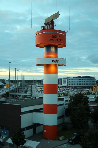 Deutsche-Politik-News.de | Spektakulre Werbe-Installation: Sixt-Radarturm am Flughafen Hamburg