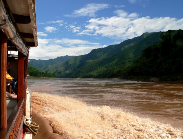 Deutsche-Politik-News.de | Auf dem Mekomg bei Luang Prabang