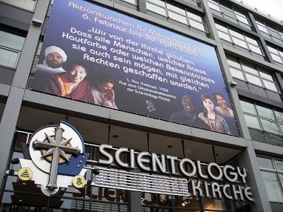 Australien News & Australien Infos & Australien Tipps | Scientology Kirche und Menschenrechts-Plakat