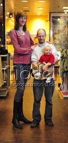 Casting Portal News | Foto: Andrea (38) mit Sohn Simon (9 Mon.) und Lebensgefhrte Heiko (34).