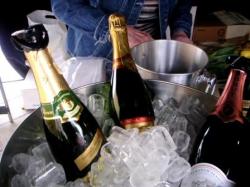 Berlin-News.NET - Berlin Infos & Berlin Tipps | Berlin-News.Net Foto: Champagner darf auf keinem franzsischen Markt fehlen.