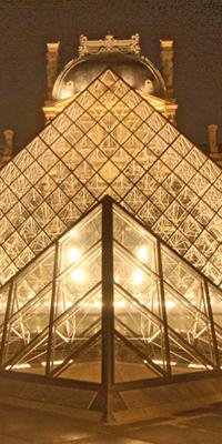 Paris-News.de - Paris Infos & Paris Tipps | Foto: Ewige Motive: Eiffelturm, Palais Royal und Louvre sowie in das moderne Paris mit dem Kulturzentrum Georges Pompidou und La Défense.