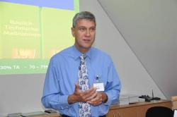 Landwirtschaft News & Agrarwirtschaft News @ Agrar-Center.de | Foto: Dr. Friedhelm Jaeger, oberster Tierarzt des Landes NRW in der AVA.