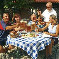 Bier-Homepage.de - Rund um's Thema Bier: Biere, Hopfen, Reinheitsgebot, Brauereien. | Bier-Homepage - Biere, Hopfen, Reinheitsgebot, Brauereien. Foto: Voksfest bayerische Brotzeit.