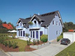 Fertighaus, Plusenergiehaus @ Hausbau-Seite.de | Foto: Ein Doppelhaus lohnt sich - mit einer geteilten Hauswand lassen sich individuelle Wohntrume verwirklichen und zugleich Geld sparen. Foto: Luxhaus
