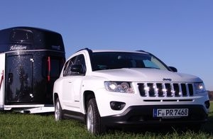 Hamburg-News.NET - Hamburg Infos & Hamburg Tipps | Brandaktueller Pferdeanhnger-Zugfahrzeugtest auf www.mit-Pferden-reisen.de: Jeep Compass