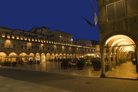 Hotel Infos & Hotel News @ Hotel-Info-24/7.de | Ascoli Piceno, Piazza del Popolo