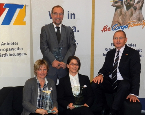 Deutsche-Politik-News.de | Die Gewinner der Partner-AWARDs 2011: Kerstin Zobel, Zo-bel; Arno Boll, Kraftverkehr Emsland; Tanja Rring, Hintzen; Andreas Jschke, VTL (von links)  
