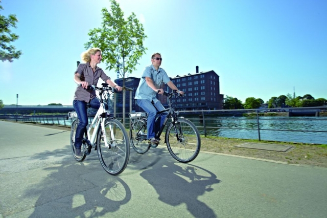 Auto News | E-Bikes sind komfortabel bei der Fahrt zur Arbeit und in der Freizeit 