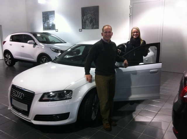 Auto News | Tanja D. mit ihrem neuen Audi A3 Sportback