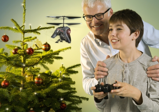 China-News-247.de - China Infos & China Tipps | Der Hubschrauber Hawk Eye von Air Hogs ist das perfekte Weihnachtsgeschenk für kleine und groÃ?e Jungs