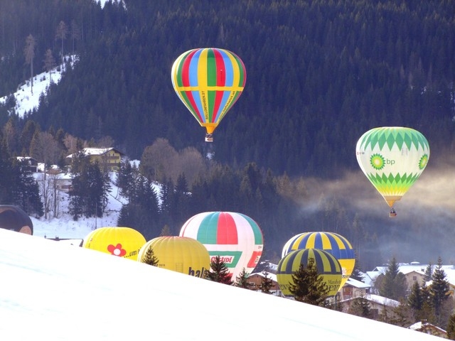 Deutsche-Politik-News.de | Die 33. Internationale Heißluftballontrophy in Filzmoos