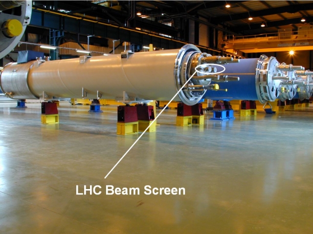 Grossbritannien-News.Info - Grobritannien Infos & Grobritannien Tipps | Kleines Blech, große Wirkung: Die Teile mit dem Sgezahnprofil lenken die Elementarteilchen im LHC in die richtige Bahn.