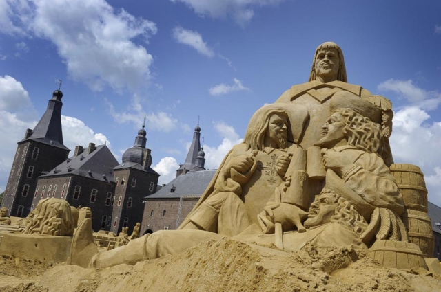 Europa-247.de - Europa Infos & Europa Tipps | Sandskulpturenfestival auf Kasteel Hoensbroek