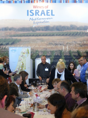 Nahrungsmittel & Ernhrung @ Lebensmittel-Page.de | Weinverkostung am israelischen Stand bei der ProWein