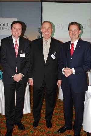 Flatrate News & Flatrate Infos | v.l.n.r. Dr. Heinz-Jrgen Bertram, Symrise AG; Fred B. Irwin, American Chamber of Commerce in Germany e.V.; Prof. Dr. Guido Quelle, Mandat Managementberatung GmbH