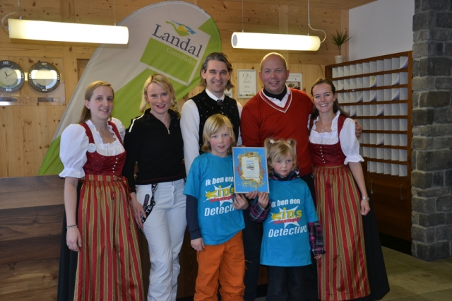 Deutsche-Politik-News.de | Kids travel guide Detektive bei der bergabe des kids! Gtezeichen-Zertifikats 