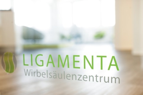 Deutsche-Politik-News.de | Wenn der Rcken schmerzt - das Team des Ligamenta Wirbelsulenzentrums informiert bei einer Patientenveranstaltung.