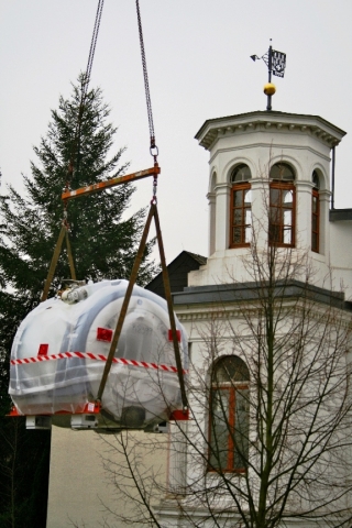 Deutsche-Politik-News.de | Neues MRT - Anlieferung des sechs Tonnen schweren Gertes