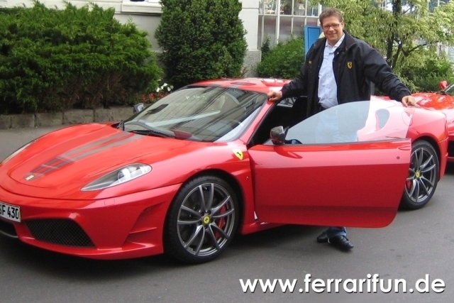 News - Central: Ferrari selber fahren