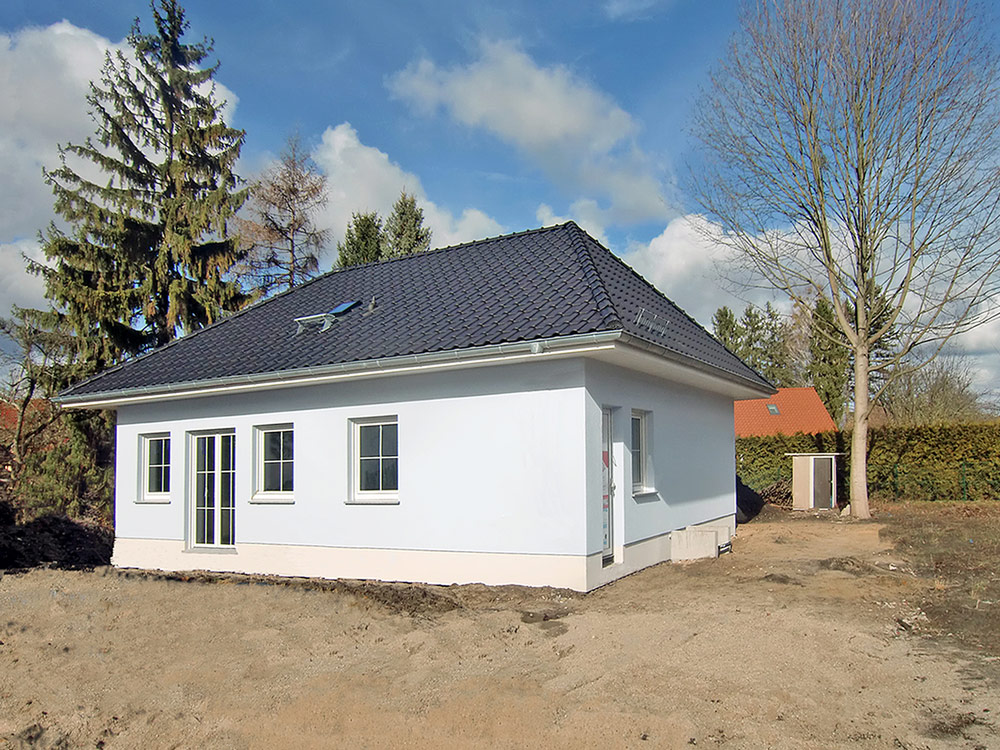 Deutsche-Politik-News.de | Bungalow Rerik kann am Wochenende in 14656 Brieselang besichtigt werden. Foto: Roth-Massivhaus