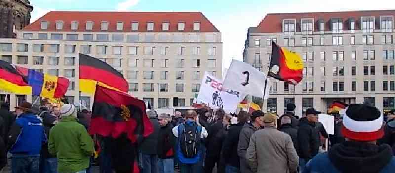 Deutsche-Politik-News.de | Dresden Pegida-Demo 2015
