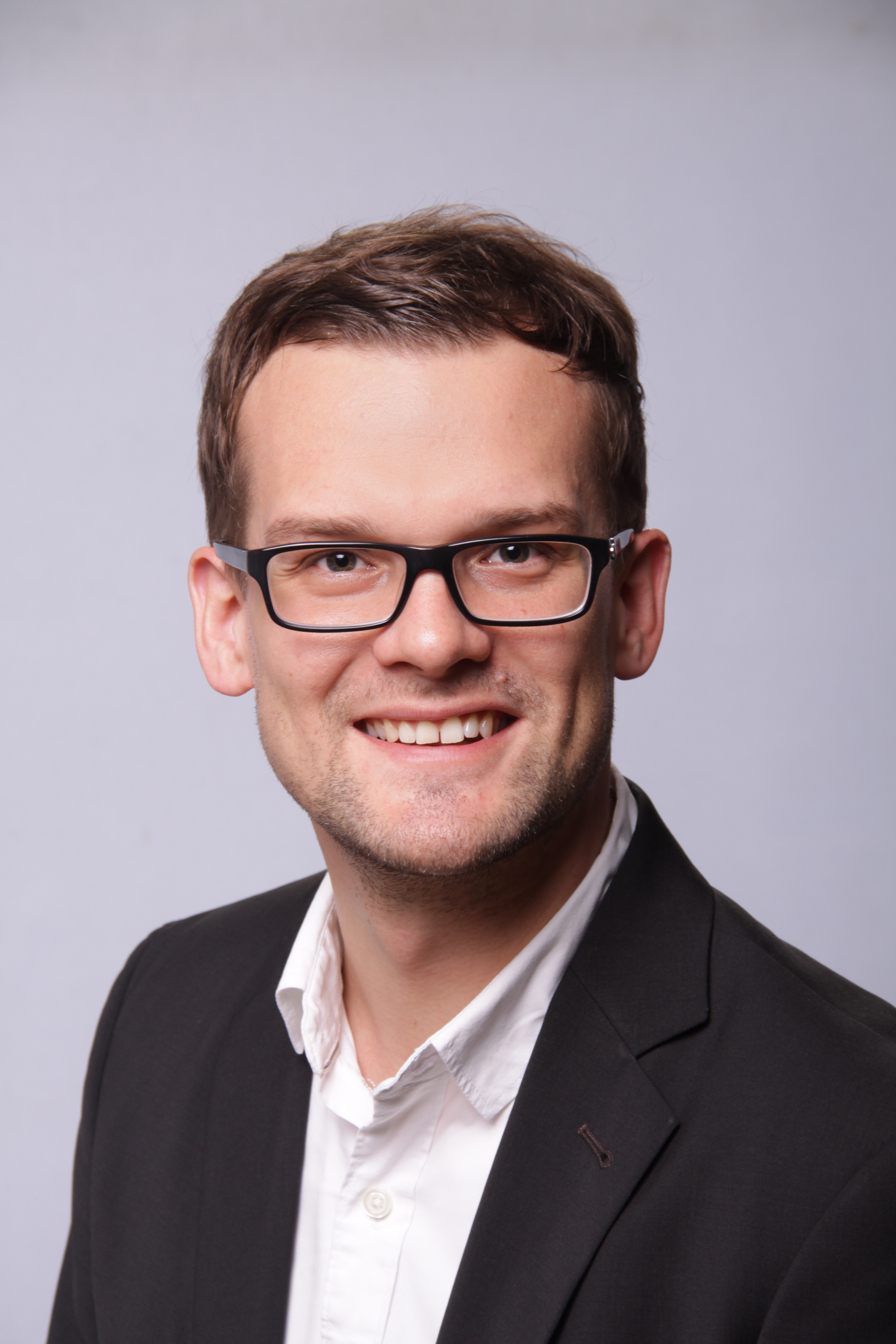 Bayern-24/7.de - Bayern Infos & Bayern Tipps | Florian Haidn, Head of Sales & Marketing bei Aaronn Electronic:  Auch in Zukunft wird Aaronn als wendiges Schnellboot agieren und Projekte egal ob gro oder klein schnell, flexibel und proaktiv bewltigen. Trotz stetigen Wachstums werden wir im Mittelpunkt unseres Handelns immer unsere Kunden haben.