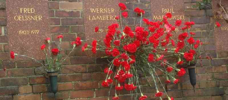 Deutsche-Politik-News.de | Grabstelle von Werner Lamberz auf dem Sozialistenfriedhof Berlin-Friedrichsfelde 2019