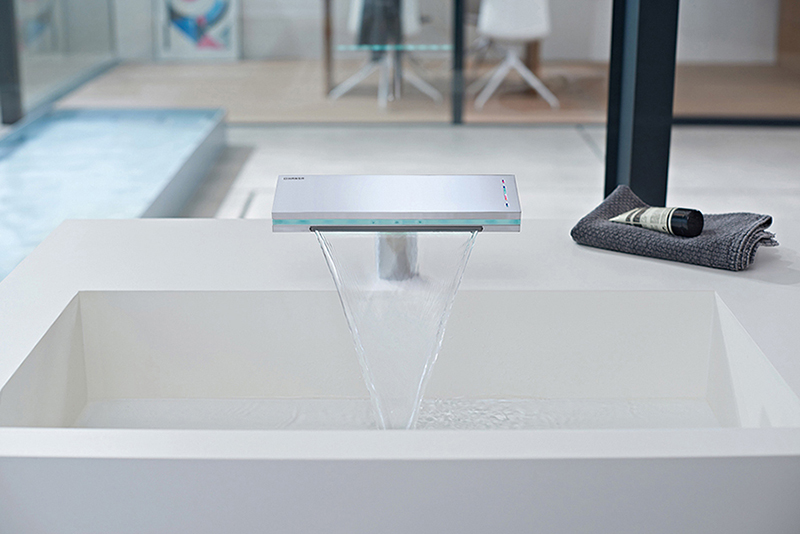 News - Central: HANSAMURANO X  Ein filigraner Wasserfall frs Bad. Foto: Hansa Armaturen GmbH
