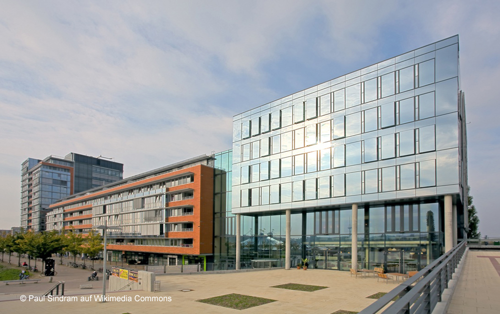 Deutsche-Politik-News.de | Die Structural Glazing Bauart erm�glicht individuelle Fassadengestaltungen. Foto: Paul Sindram auf Wikimedia Commons