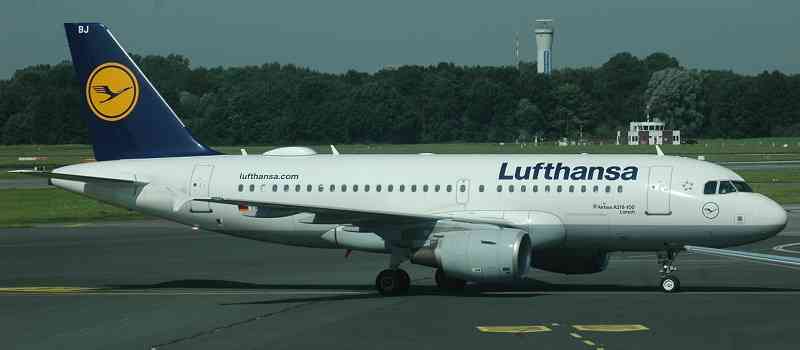 Deutsche-Politik-News.de | Lufthansa Maschine Flughafen Hamburg 2017