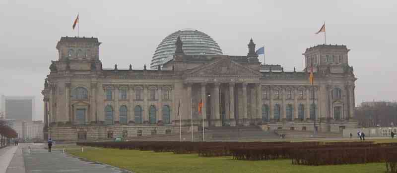 Deutsche-Politik-News.de | Bundestag im Reichstagsgebude Berlin 2013