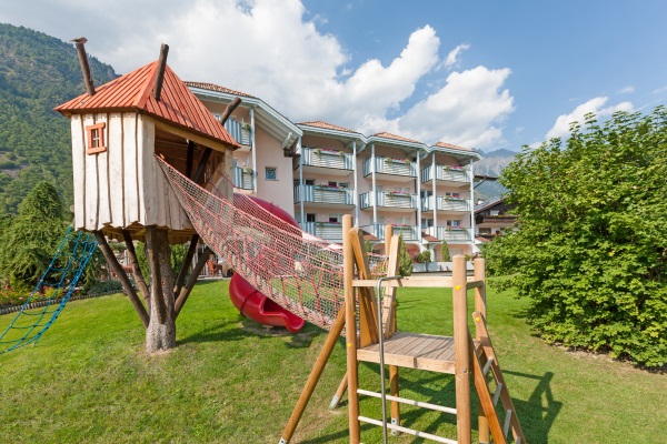 Tier Infos & Tier News @ Tier-News-247.de | Der gro�z�gige Kinderspielplatz des Hotels � Familienhotel Heidi