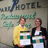 Hotel Infos & Hotel News @ Hotel-Info-24/7.de | Direktorin Andrea Scheidtweiler und Tagungs- und Bankettleiterin Katrin Fackelmann aus dem Parkhotel Pforzheim