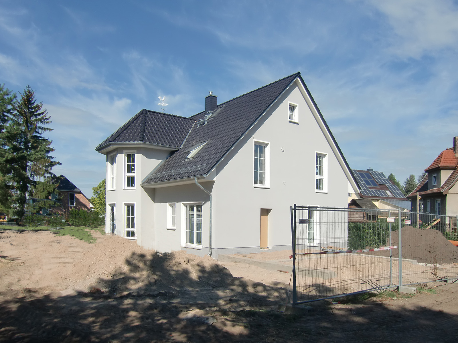 Deutsche-Politik-News.de | Das Turmhaus kann am kommenden Wochenende in 14624 in Dallgow-D�beritz besichtigt werden.  Foto: Roth-Massivhaus