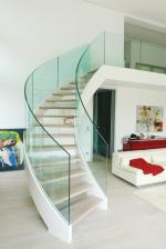 Fertighaus, Plusenergiehaus @ Hausbau-Seite.de | Foto: Immer mehr private Bauherren favorisieren Treppen mit transparenten Elementen.