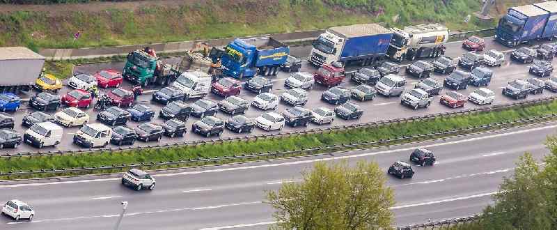 Deutsche-Politik-News.de | Stau auf der Autobahn