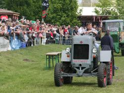 Foto: Schauvorfhrung mit Oldtimer-Traktoren. |  Landwirtschaft News & Agrarwirtschaft News @ Agrar-Center.de