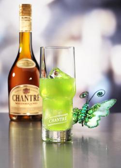 Flirten & Daten @ Flirting Town | Foto: Prickelndes im Longdrinkglas im Wonnemonat Mai: Butterfly mit Waldmeister, Limette und viel Eis!.