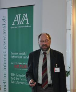 Landwirtschaft News & Agrarwirtschaft News @ Agrar-Center.de | Agrar-Center.de - Agrarwirtschaft & Landwirtschaft. Foto: Dr. Bettin, Leiter der Arzneimittelberwachung in SH.