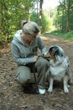 Hunde Infos & Hunde News @ Hunde-Info-Portal.de | Foto: Hundeverhaltenstherapeutin Manuela Lieflnder von Dogsight bietet Bettina Bttinger Untersttzung an..
