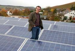 Alternative & Erneuerbare Energien News: Foto: Printzipia-Chef Krner: PV Anlage speist in Q1 zwlf MW/h ein.