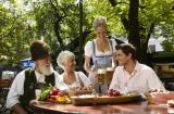 Bier-Homepage.de - Rund um's Thema Bier: Biere, Hopfen, Reinheitsgebot, Brauereien. | Foto: Im Biergarten treffen sich alle Generationen und Nationalitten. Bildnachweis: Tourismusamt Mnchen.