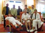 SeniorInnen News & Infos @ Senioren-Page.de | Foto: Mitarbeiter des Palliativzentrums und Vorstandsmitglieder sowie Beisitzer freuen sich ber die neuen Therapiembel.