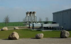 Foto: Die Biogaseinspeiseanlage in Gstrow, mit einer Einspeisung von 5.750 Normkubikmeter Biogas pro Stunde aktuell die weltweit grte, ist seit Juli 2009 in Betrieb. |  Landwirtschaft News & Agrarwirtschaft News @ Agrar-Center.de