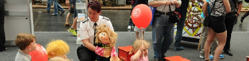 Deutsche-Politik-News.de | Kinder in der Feuerwehr - ein starkes Thema auf dem Gemeinschaftsstand des Deutschen Feuerwehrverbandes auf der Interschutz in Hannover!