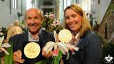 Orchideen-Seite.de - rund um die Orchidee ! | Foto: Joachim und Marei Karge mit 2 der 5 gewonnenen Goldmedaillen auf der BuGa 2015