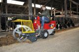 Foto: Der Cleanmeleon 2 XL beim Arbeitseinsatz im Stall. |  Landwirtschaft News & Agrarwirtschaft News @ Agrar-Center.de